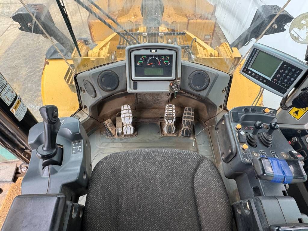 CAT 972M - Weight System / Backup Camera