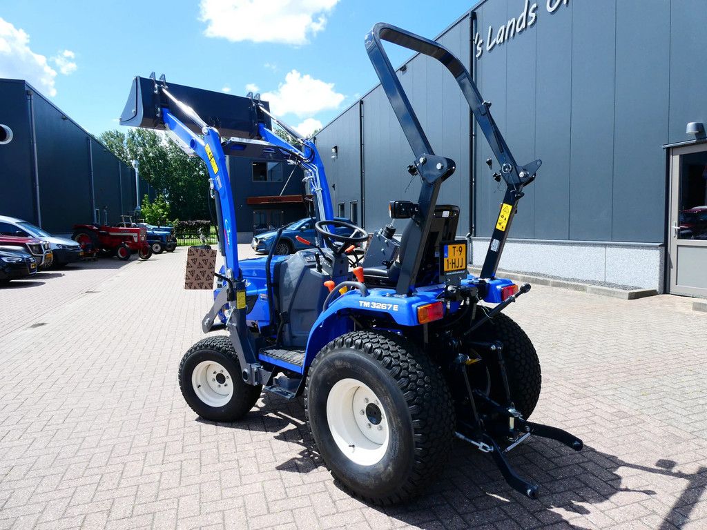 Iseki TM3267E 4wd / 0001 Draaiuren / Vooorlader