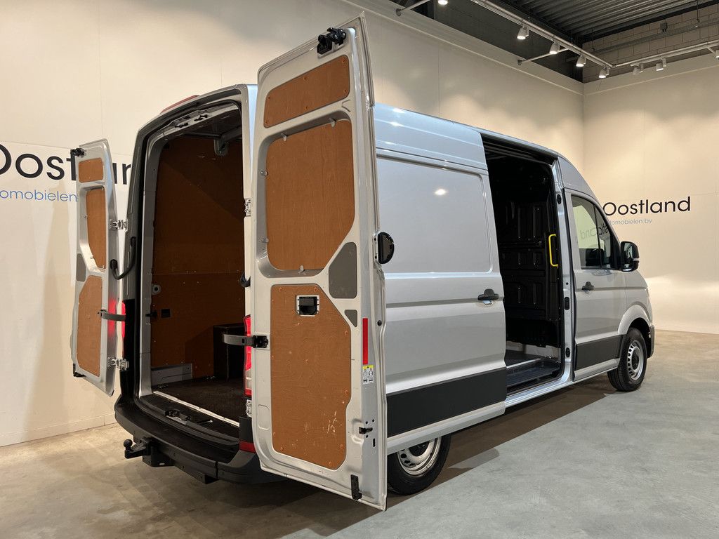 Volkswagen Crafter 35 2.0 TDI L3H3 140 PK Automaat / Euro 6 / Trekhaak 3.000 KG / Airco / Cruise Control / PDC / CarPlay / Navigatie / 3-Zits / 49.350 KM !!
