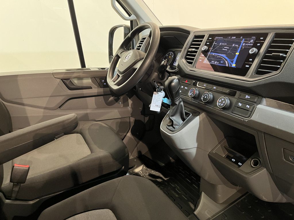 Volkswagen Crafter 35 2.0 TDI L3H3 140 PK Automaat / Euro 6 / Trekhaak 3.000 KG / Airco / Cruise Control / PDC / CarPlay / Navigatie / 3-Zits / 49.350 KM !!
