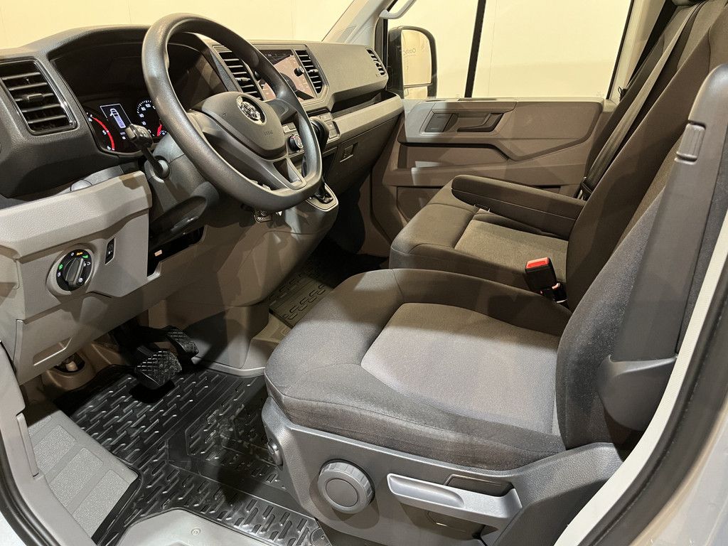 Volkswagen Crafter 35 2.0 TDI L3H3 140 PK Automaat / Euro 6 / Trekhaak 3.000 KG / Airco / Cruise Control / PDC / CarPlay / Navigatie / 3-Zits / 49.350 KM !!