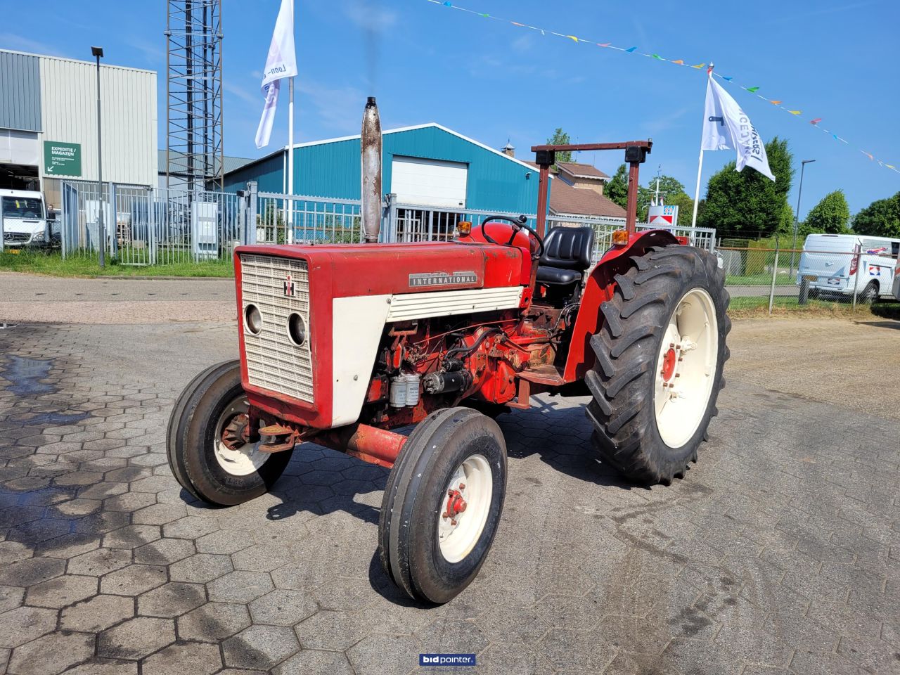International 724