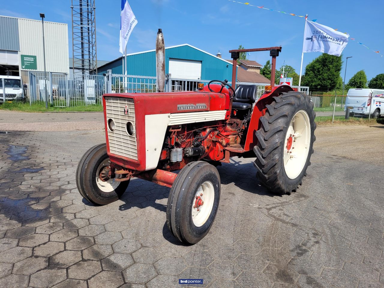 International 724