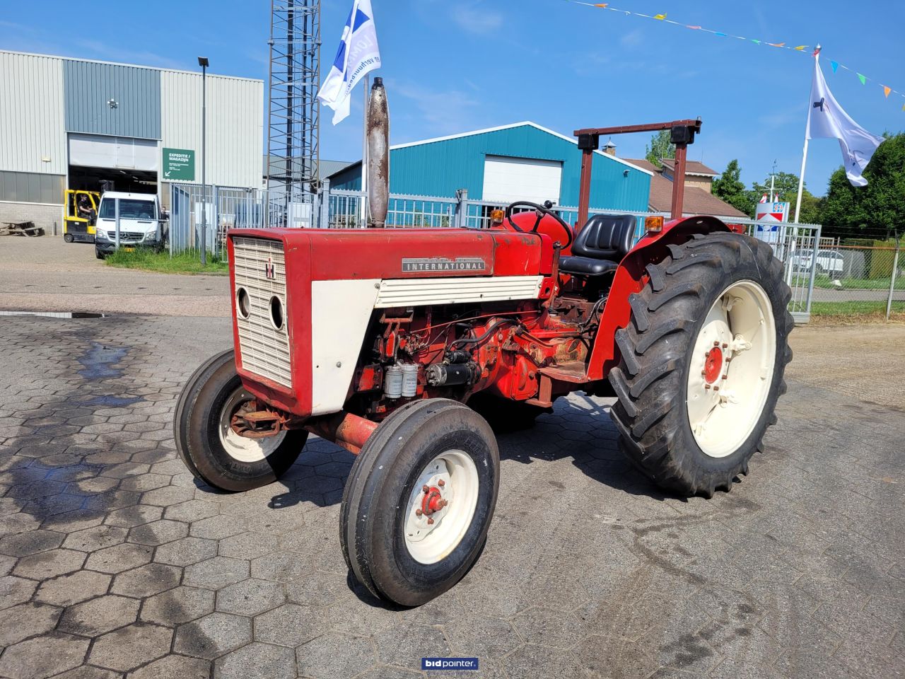International 724
