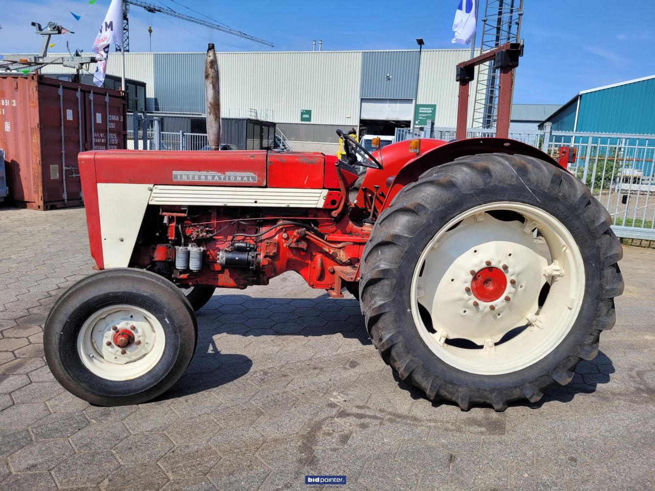 International 724