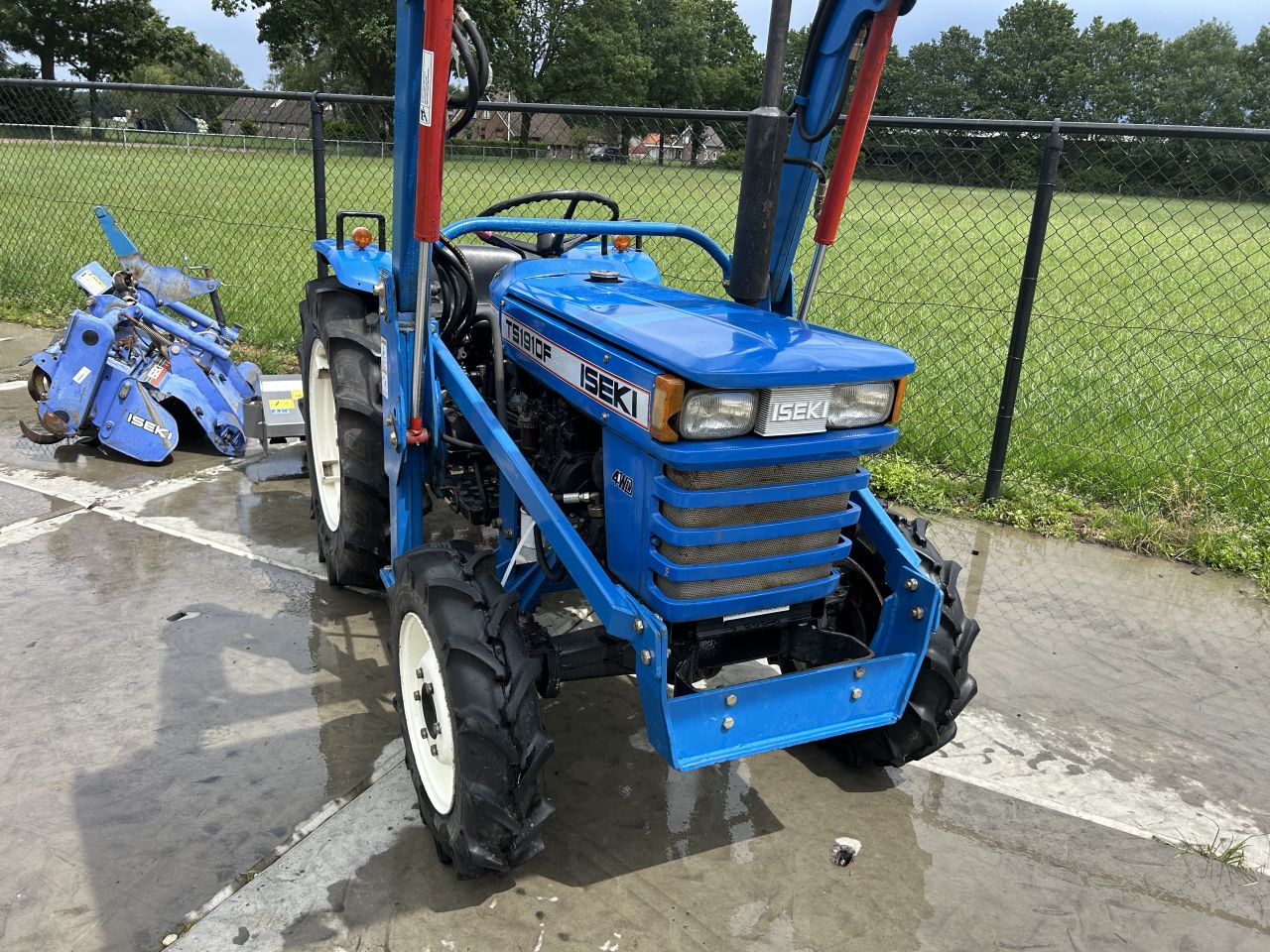 Zeer nette Iseki TS1910F met werktuigen (MARGE)