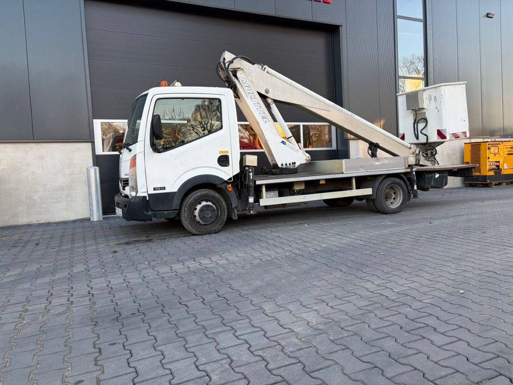 Nissan Cabstar selbstfahrende Hubarbeitsbühne mit Multitel 160ALU 16,5 m Hubarbeitsbühne, Baujahr 2008