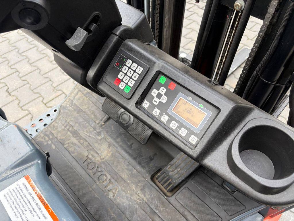 Toyota 8FBEK16T Electric Forklift 1600kg 5.0m 2017