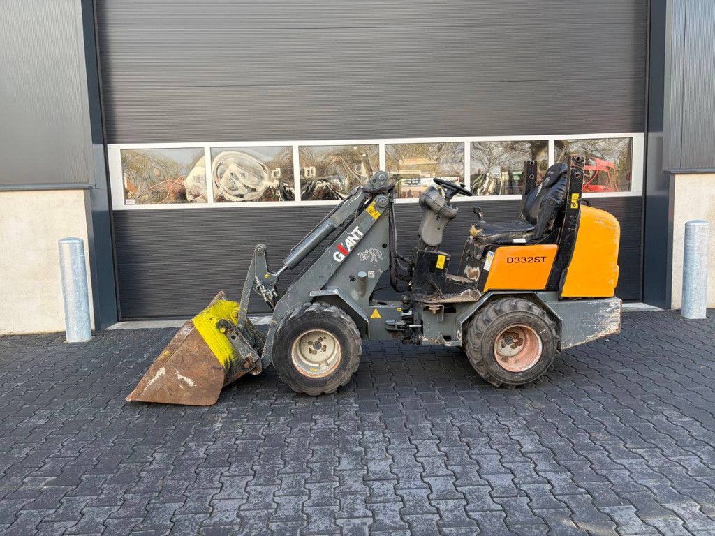 Articulated loader Giant D332ST Diesel 2011