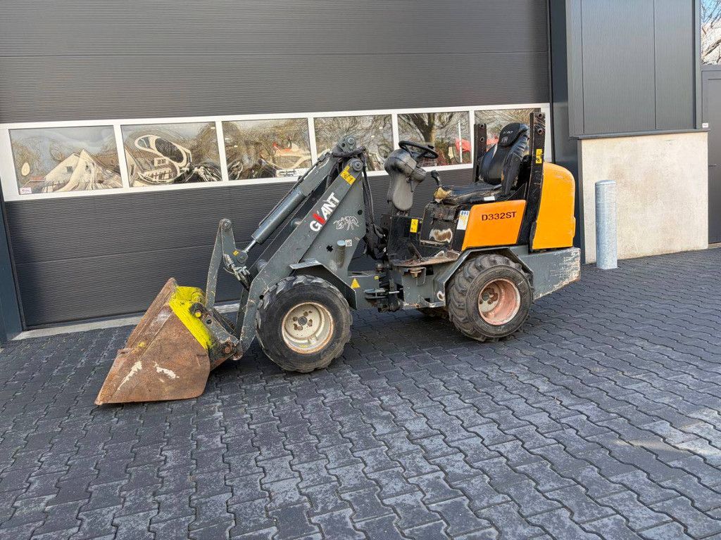 Articulated loader Giant D332ST Diesel 2011