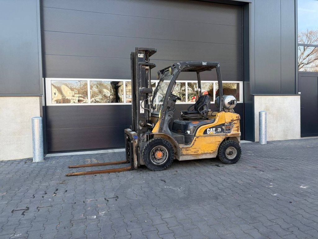Gabelstapler Caterpillar GP25N LPG 2500kg 5,5m 2011