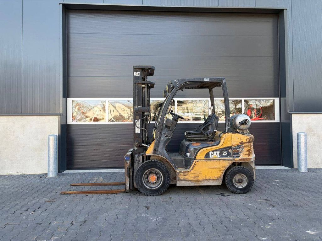 Gabelstapler Caterpillar GP25N LPG 2500kg 5,5m 2011