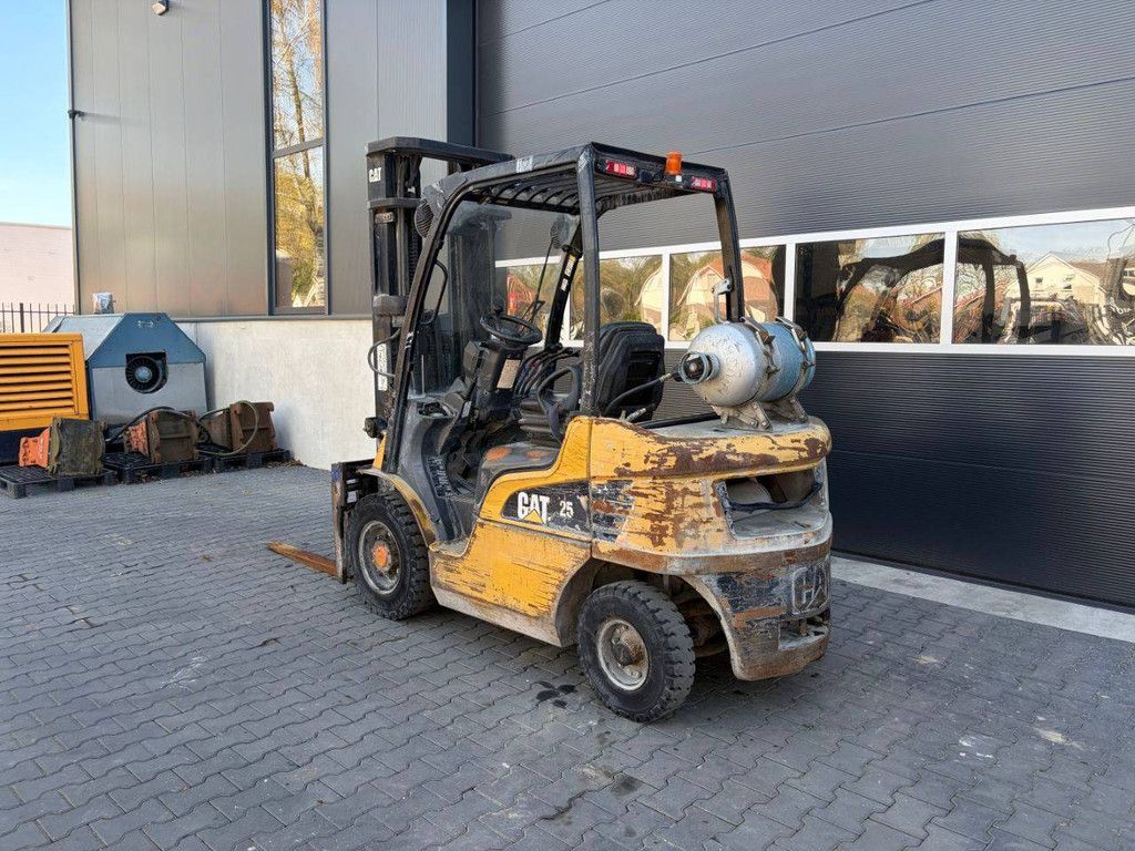 Gabelstapler Caterpillar GP25N LPG 2500kg 5,5m 2011