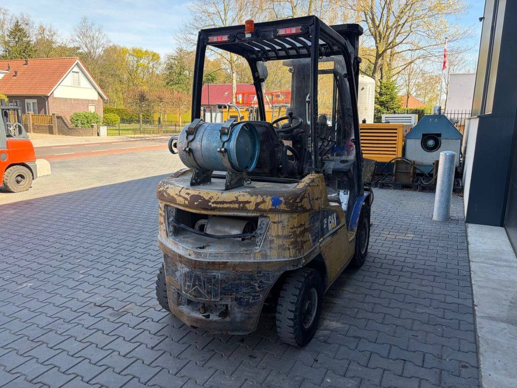 Gabelstapler Caterpillar GP25N LPG 2500kg 5,5m 2011