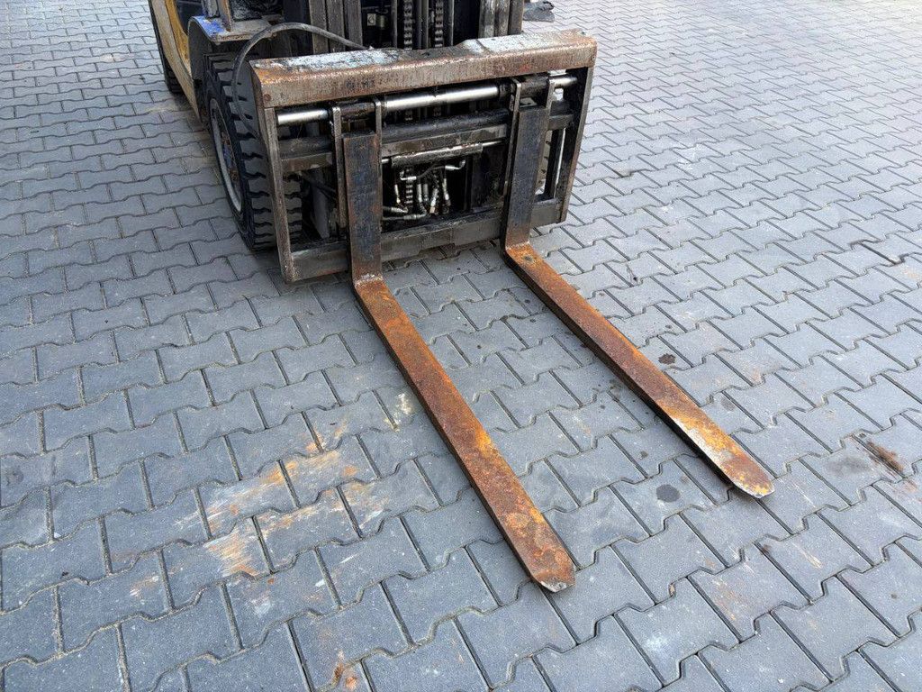 Gabelstapler Caterpillar GP25N LPG 2500kg 5,5m 2011