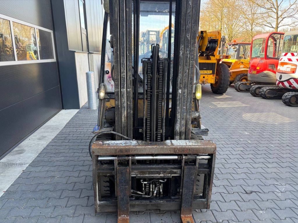 Gabelstapler Caterpillar GP25N LPG 2500kg 5,5m 2011
