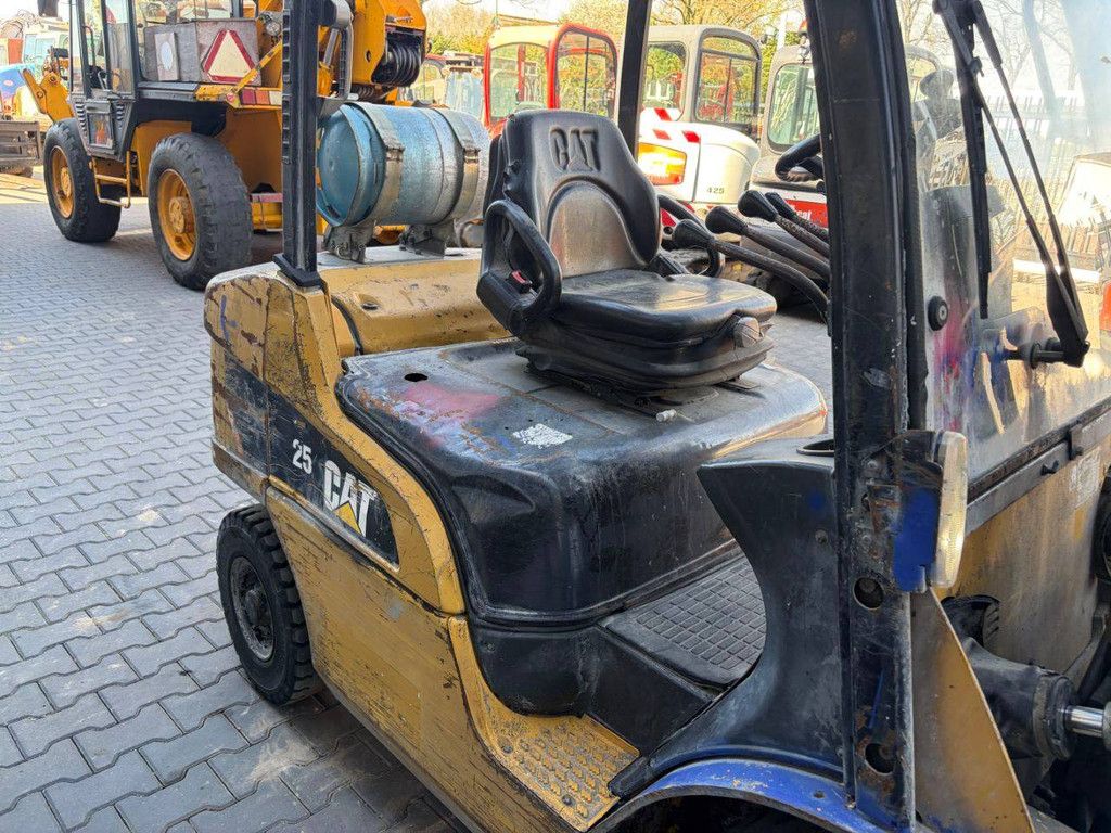 Gabelstapler Caterpillar GP25N LPG 2500kg 5,5m 2011