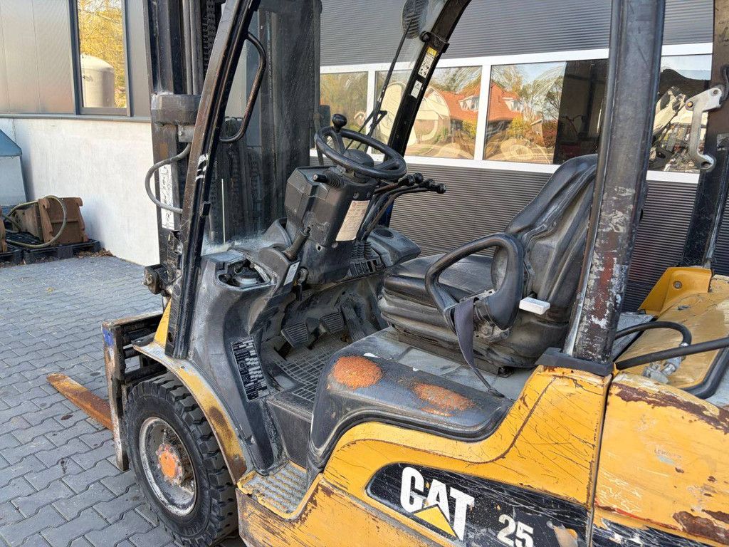 Gabelstapler Caterpillar GP25N LPG 2500kg 5,5m 2011