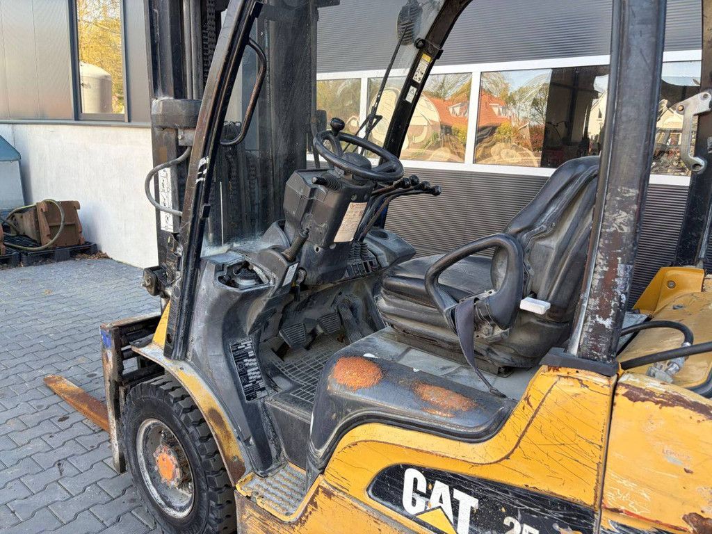 Gabelstapler Caterpillar GP25N LPG 2500kg 5,5m 2011