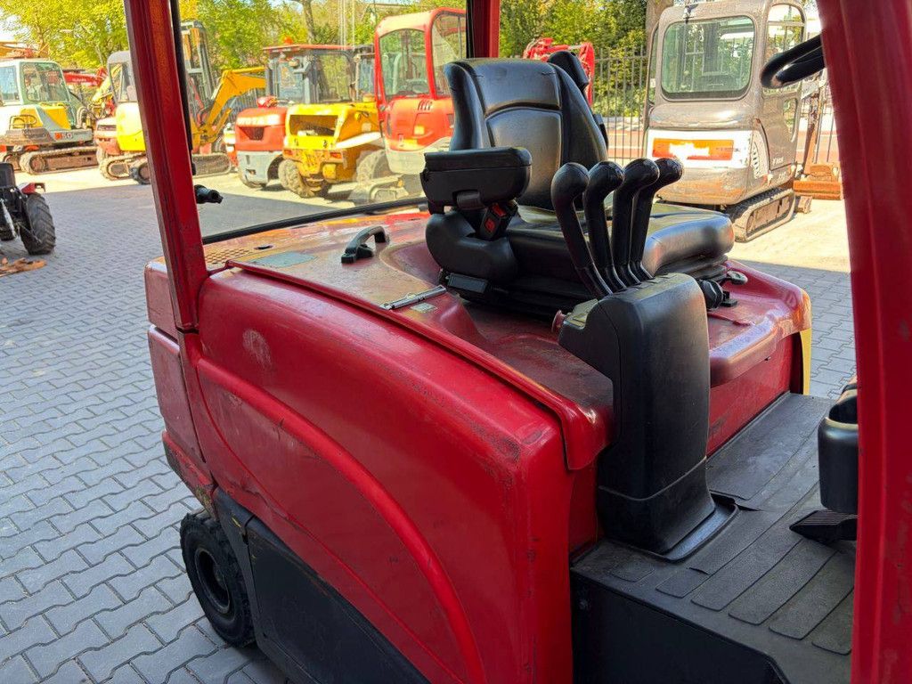 Hyster J3.5XN Electric Forklift 3340kg 4.61m 2013