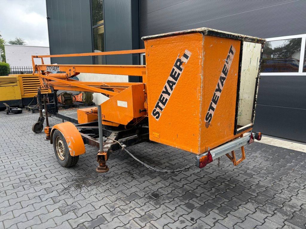 Custers R170-11 Trailer-mounted aerial platform 1983
