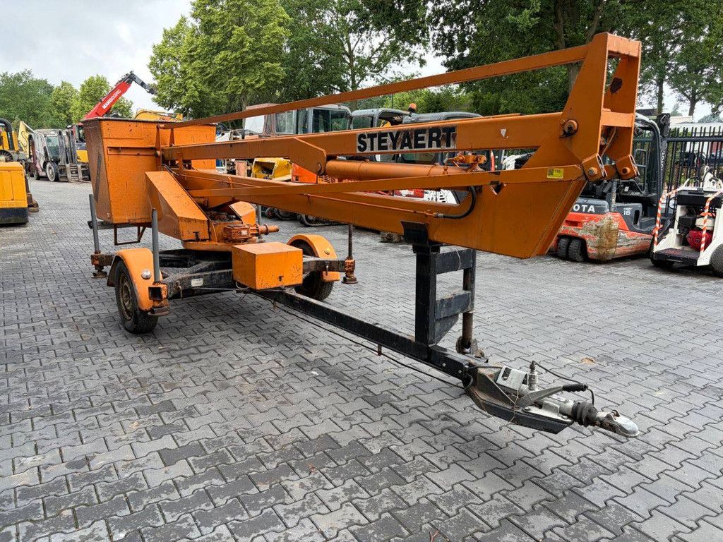 Custers R170-11 Trailer-mounted aerial platform 1983