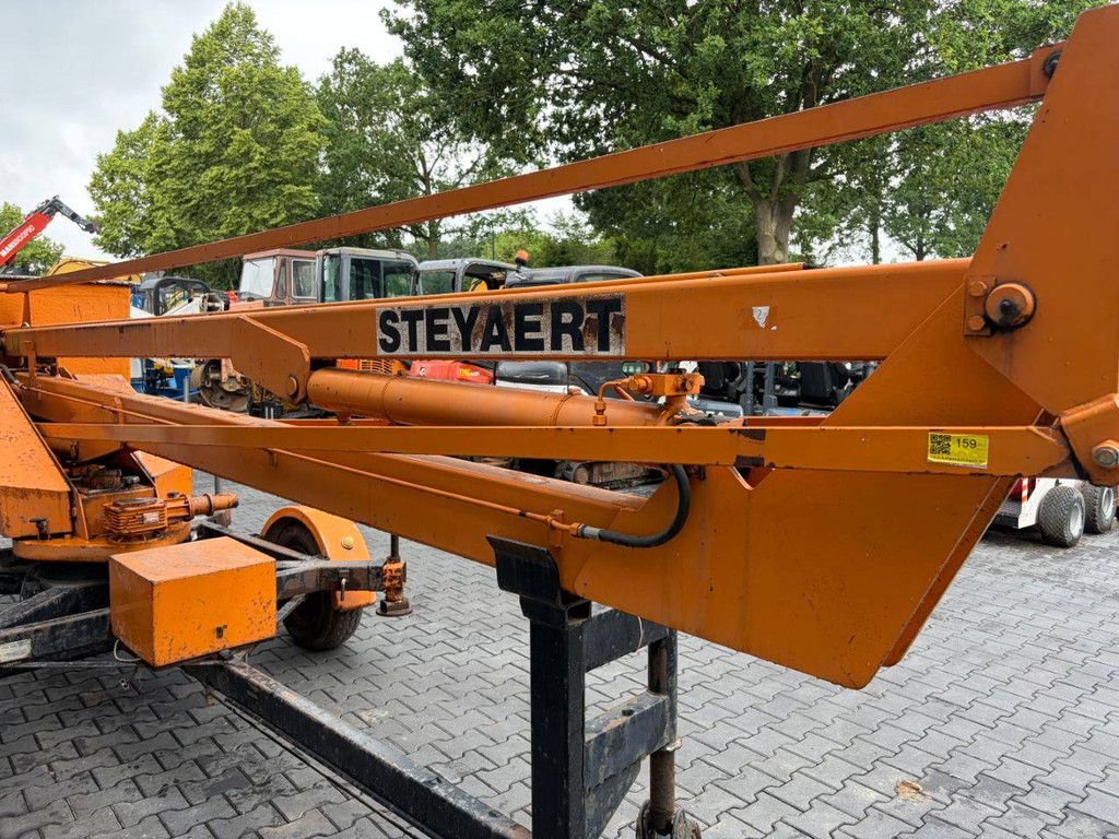 Custers R170-11 Trailer-mounted aerial platform 1983