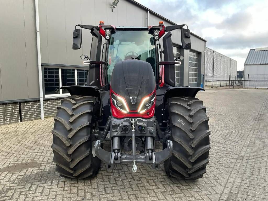 Valtra Q225 ACTIE!