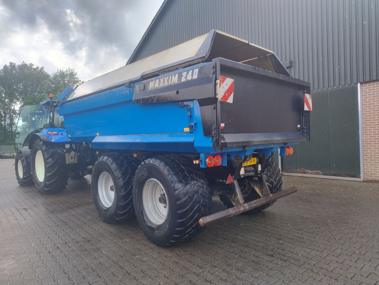 New Holland t7 165s +Beco maxxim 240 xl