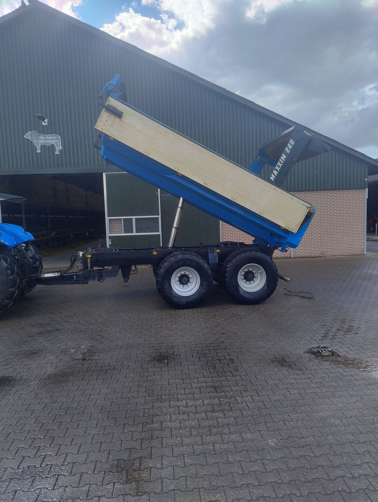 New Holland t7 165s +Beco maxxim 240 xl