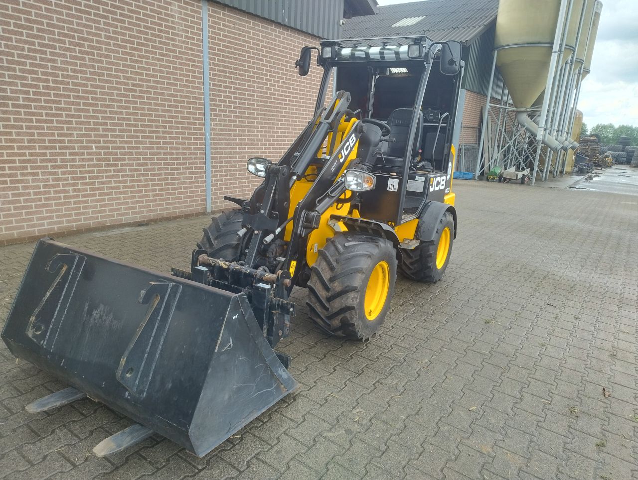 JCB 403 minishovel + bak en lepels