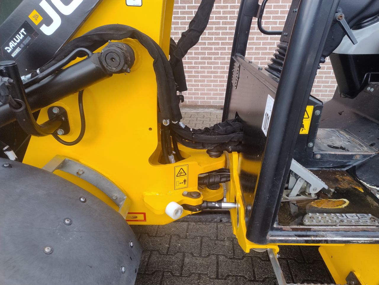 JCB 403 minishovel + bak en lepels