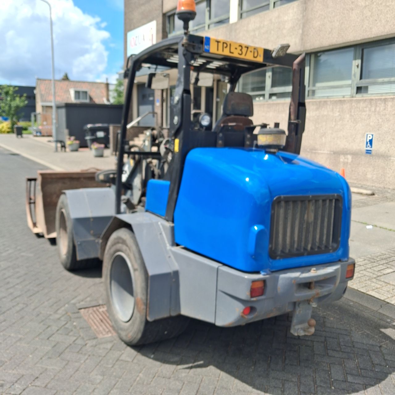 Giant V6004 Xtra Minishovel.