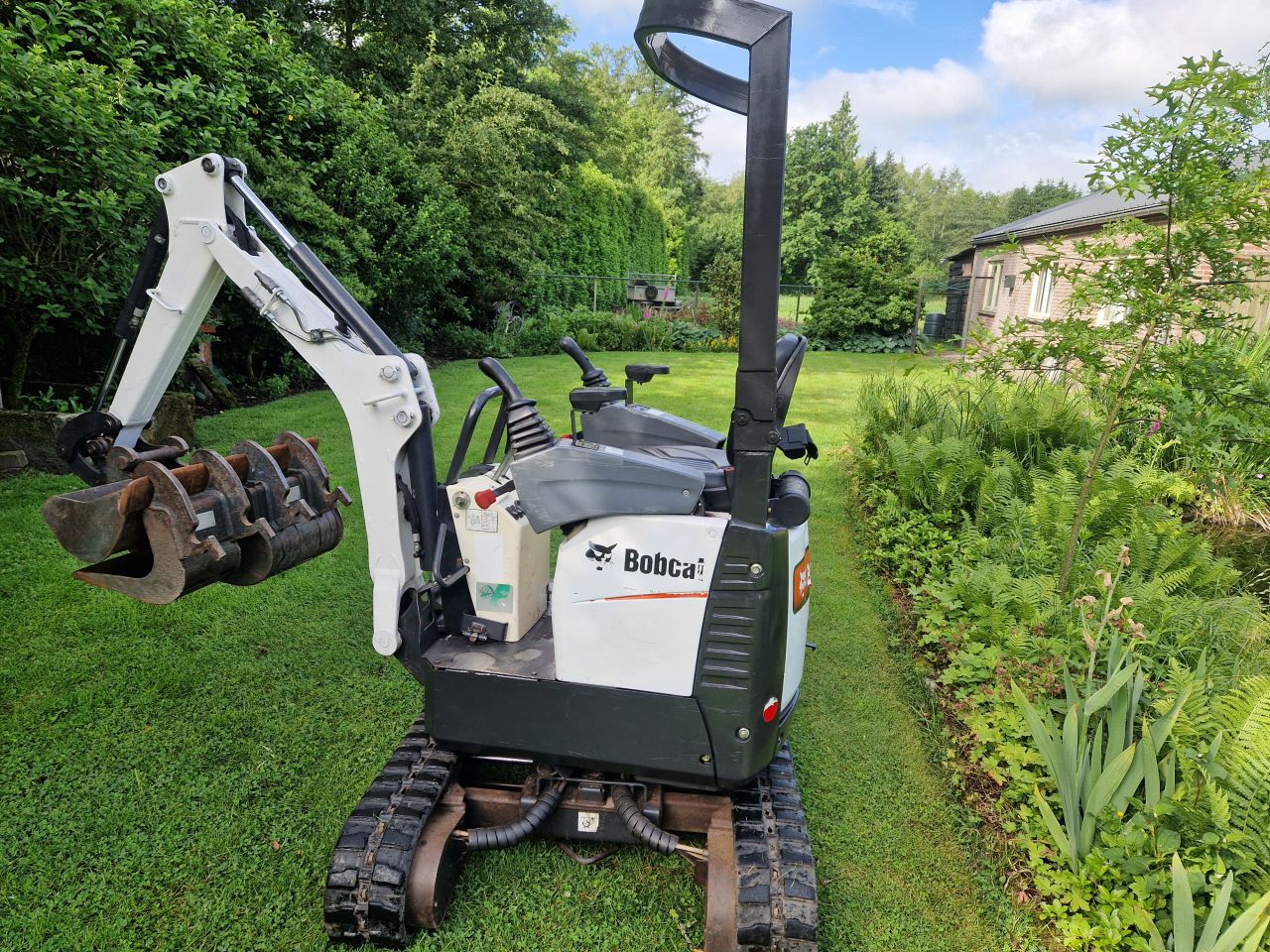 Minigraver bobcat e10