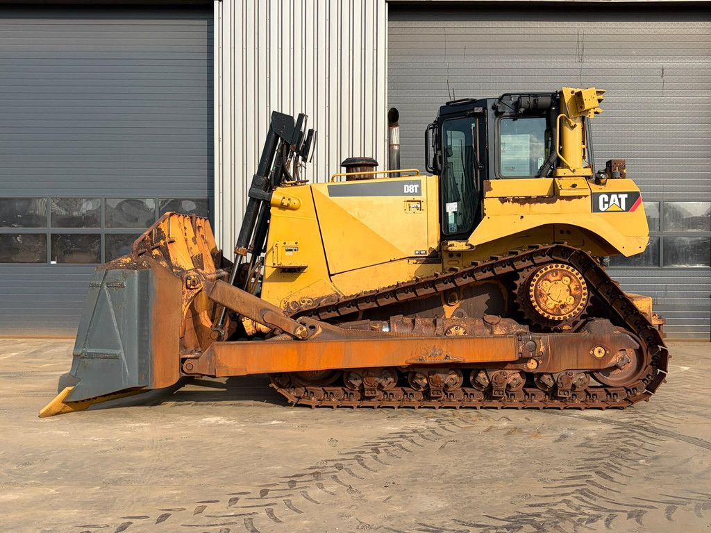 Caterpillar D8T