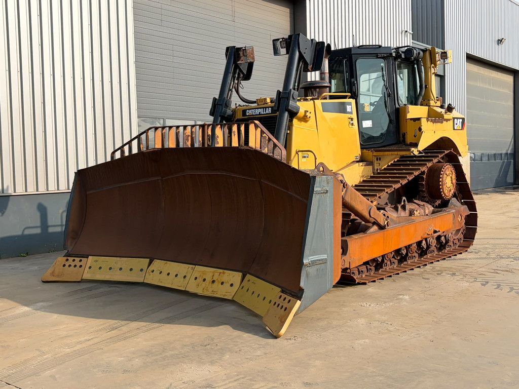 Caterpillar D8T