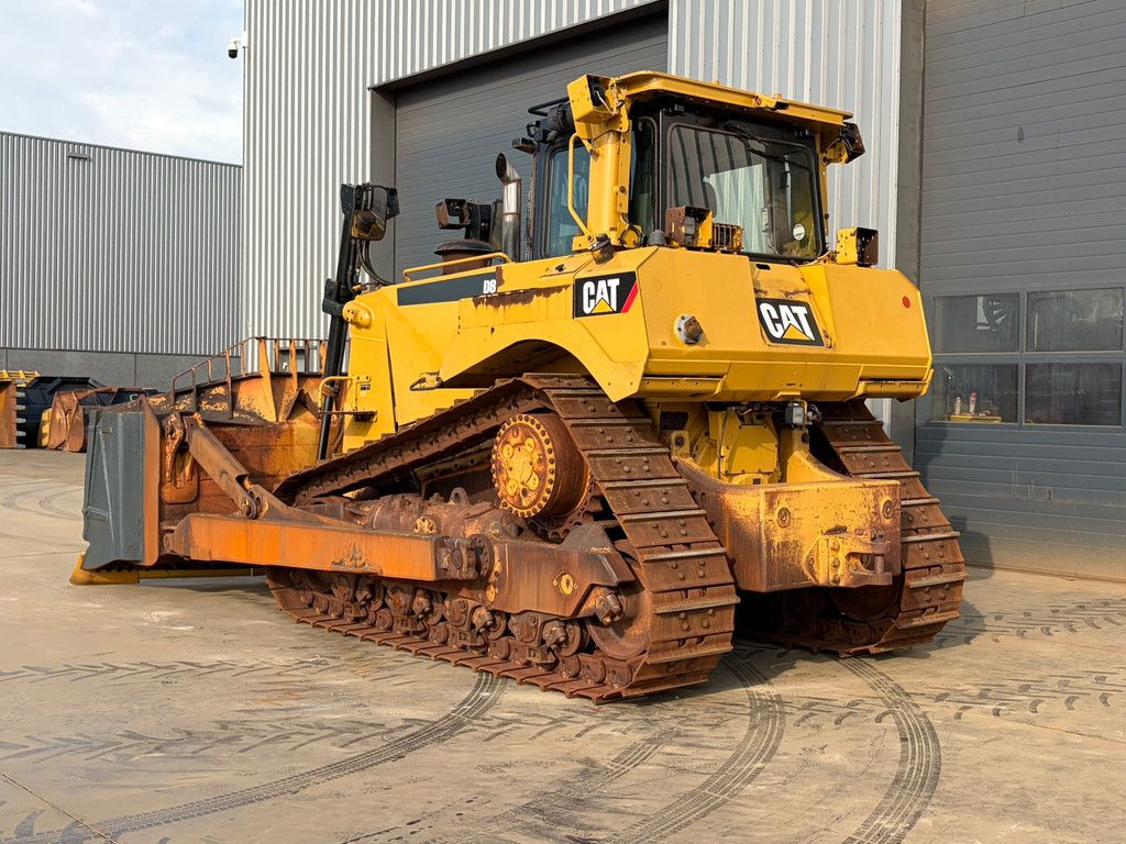 Caterpillar D8T