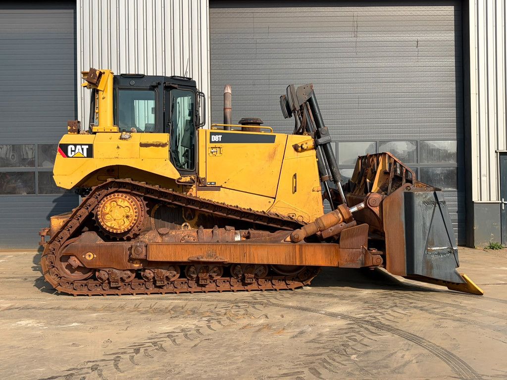 Caterpillar D8T