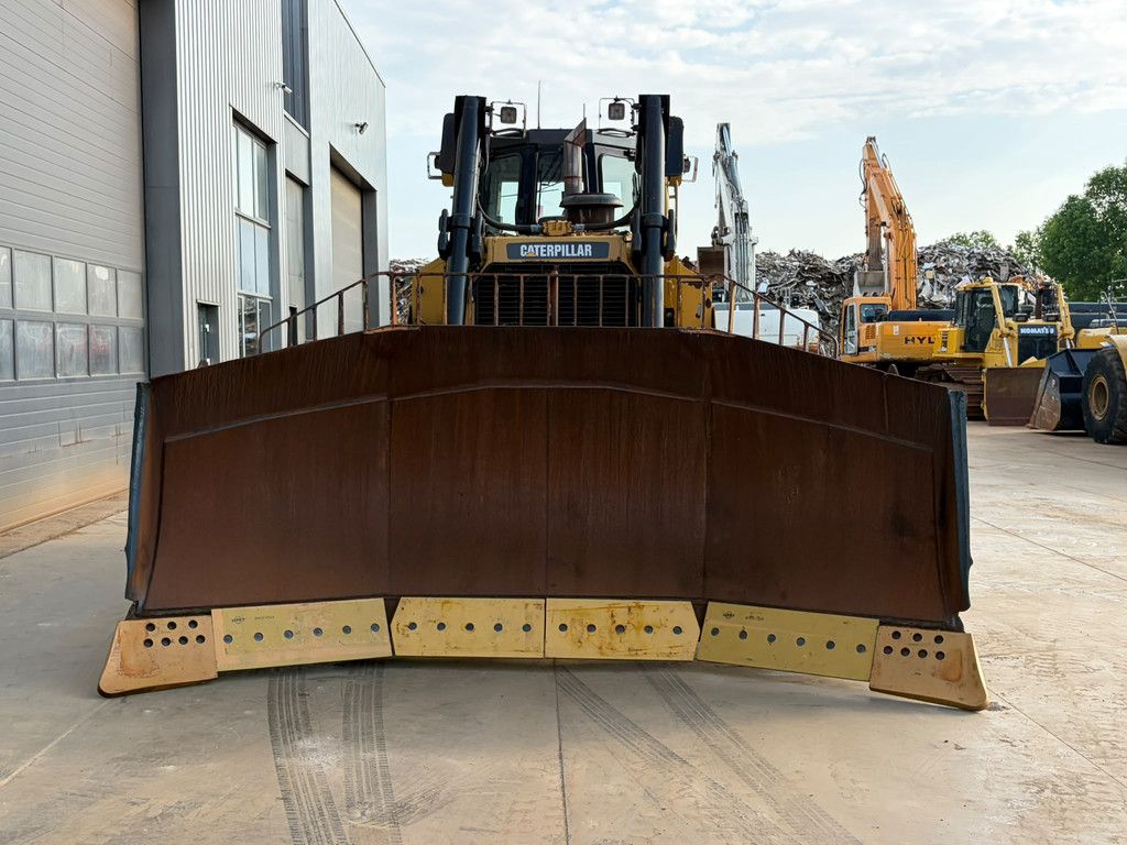 Caterpillar D8T