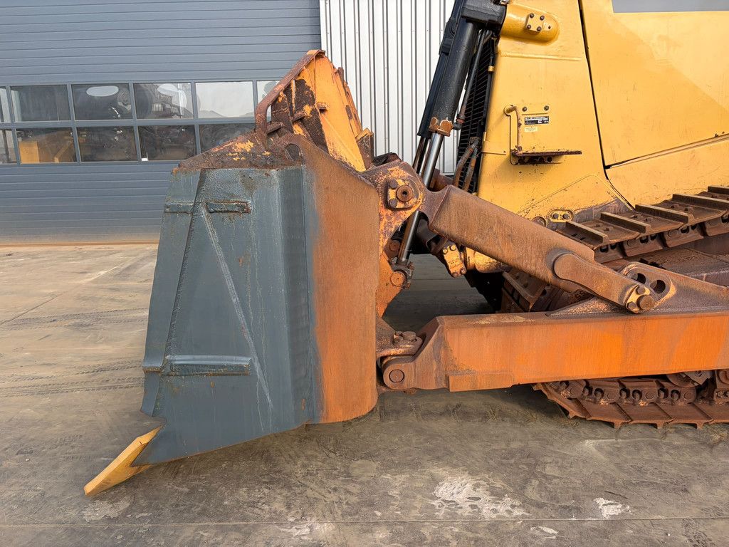 Caterpillar D8T