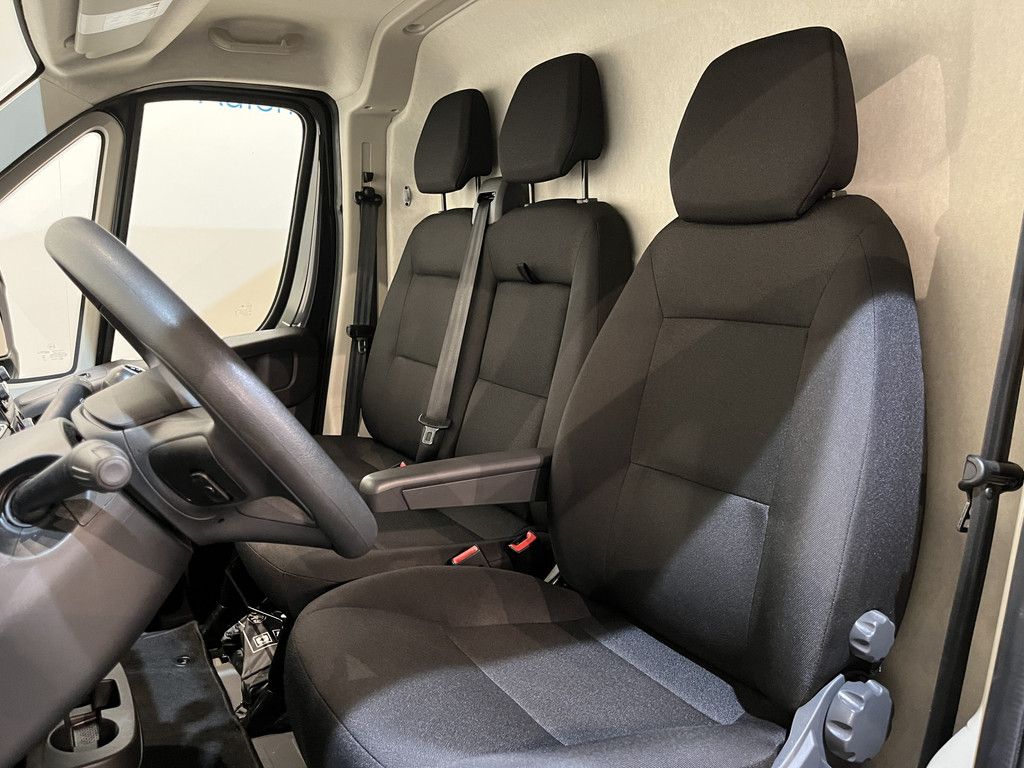 Peugeot Boxer 2.2 BlueHDi 140 PK L3H2 / Airco / Cruise Control / Camera / 3-Zits / 66.000 KM !!