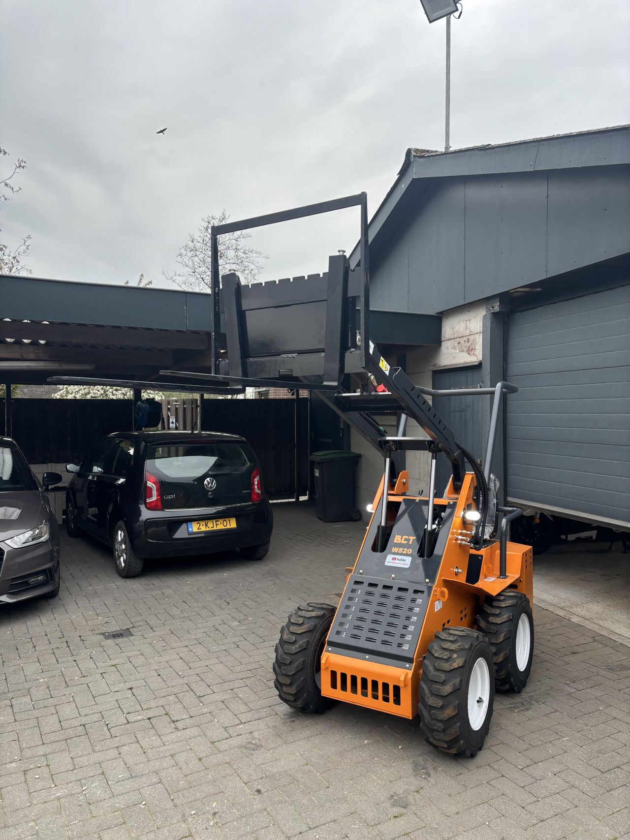 BTC skidsteer skidster Schranklader bobcat