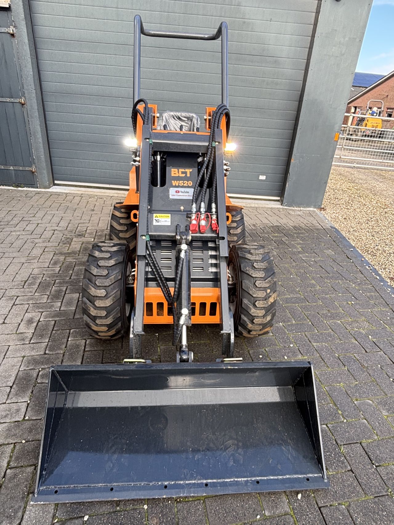 BTC skidsteer skidster Schranklader bobcat