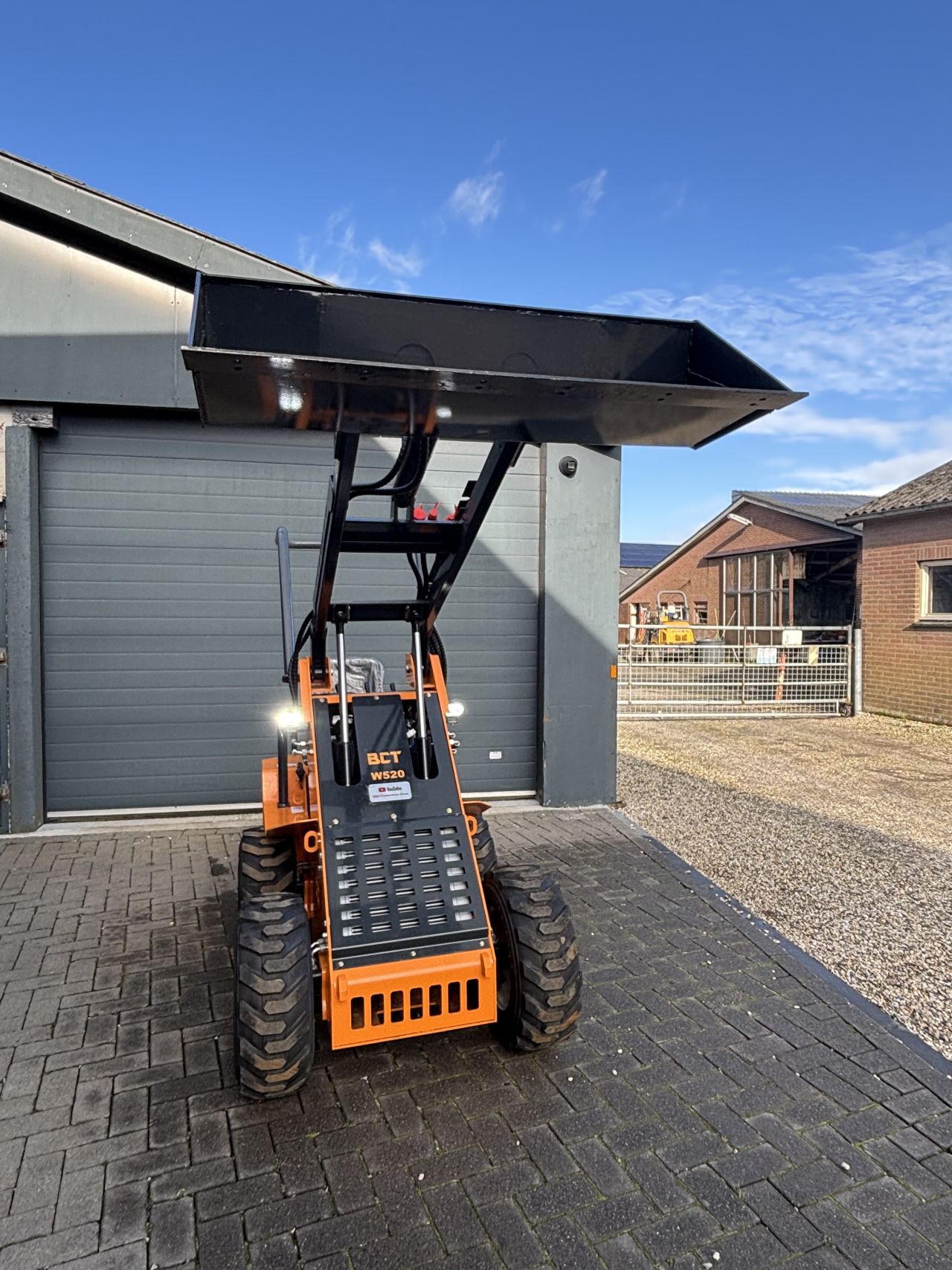 BTC skidsteer skidster Schranklader bobcat