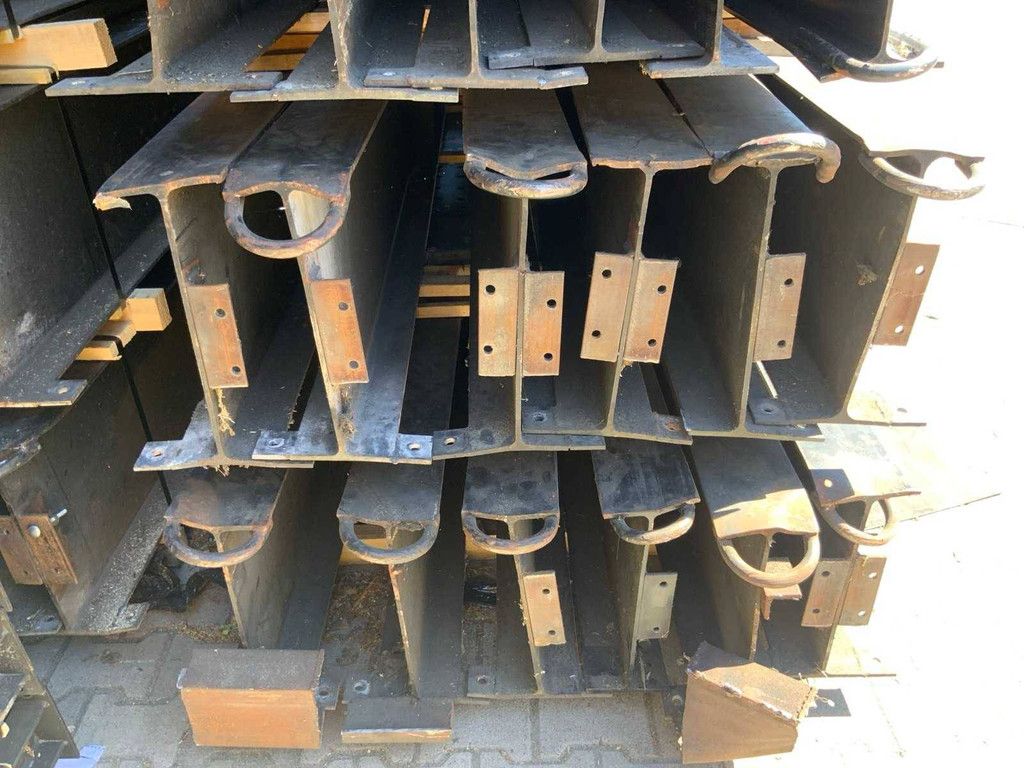 Heavy-duty Double-sided Cantilever Racking 8x64