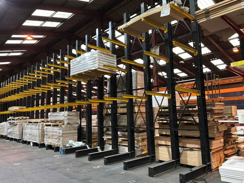Enkelzijdig Draagarmstelling 8x24