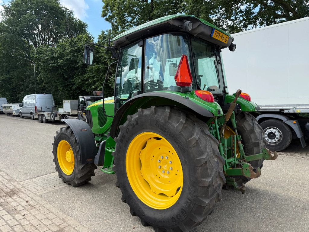 John Deere 5720