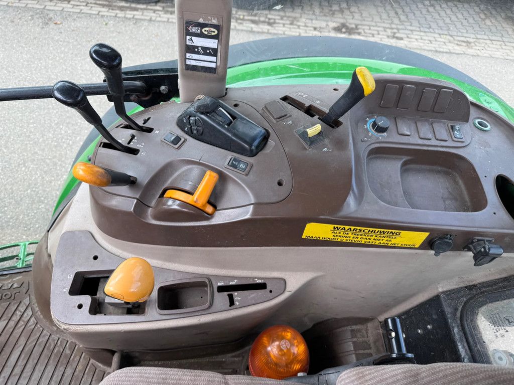 John Deere 5720