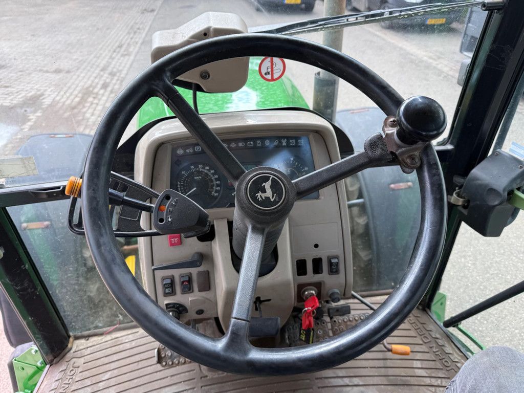 John Deere 5720
