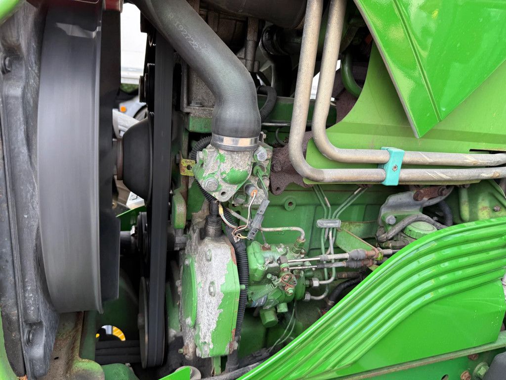 John Deere 5720